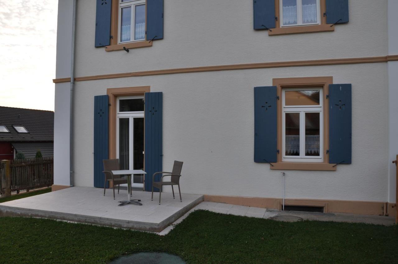 Ferienwohnung Altes Pfarrhaus Bargen Exterior photo